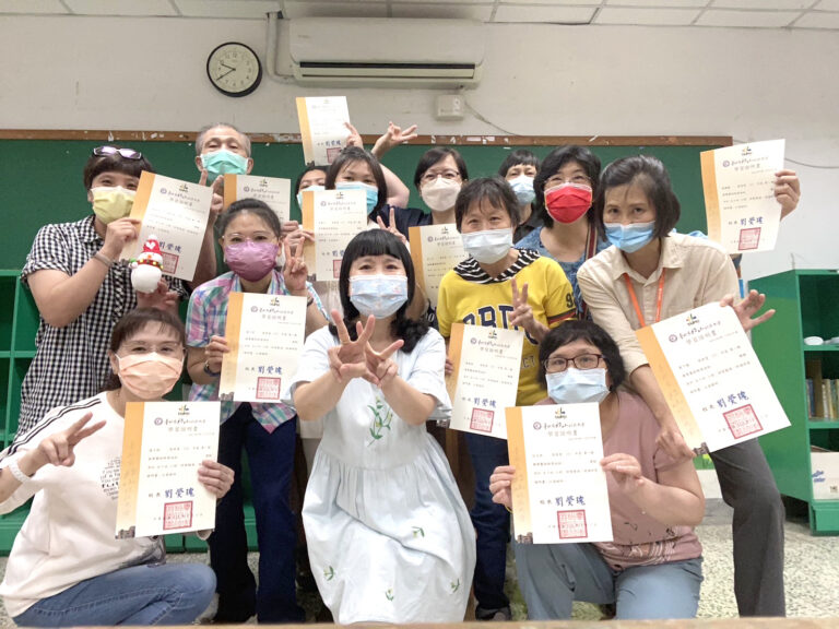 學員持學習證明書
