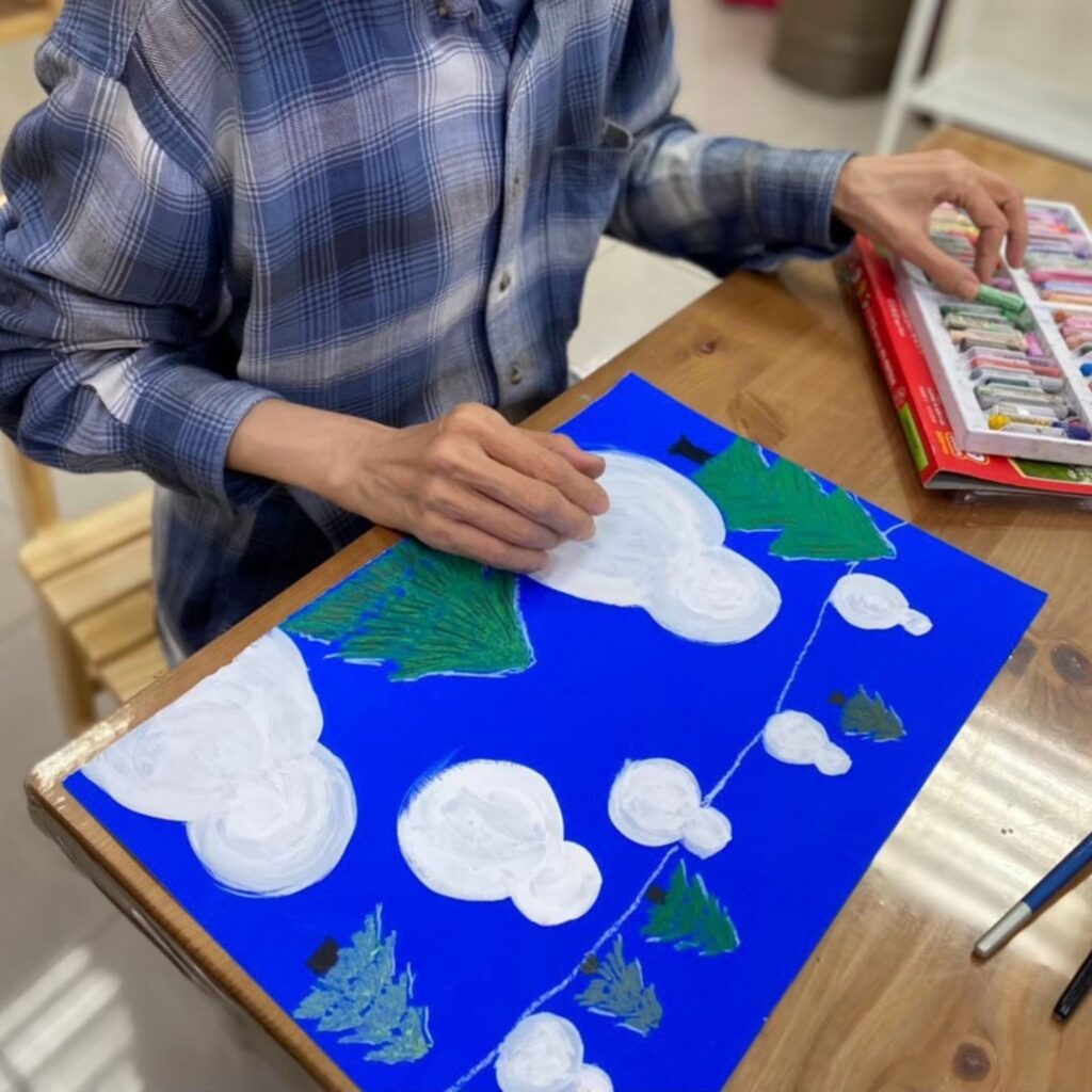長輩完成的團扇作品,粉色花